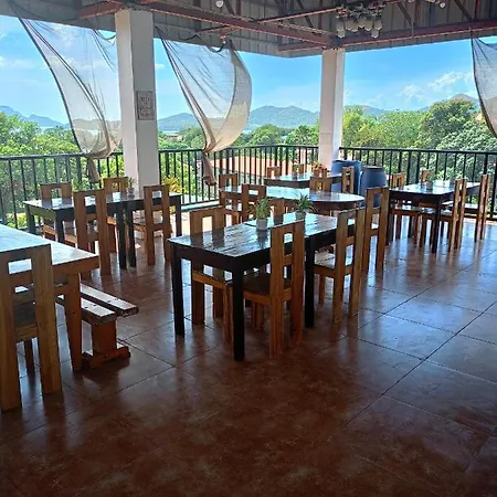 Alec Lodge Coron Exterior photo